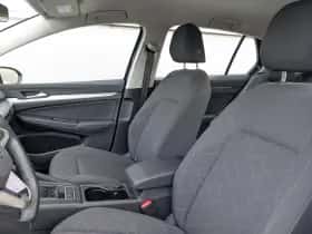 Volkswagen Golf (2023) thumbnail 4