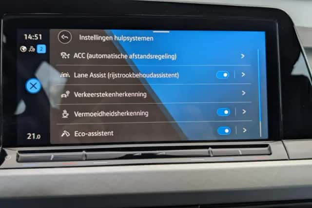 Volkswagen Golf (2023) thumbnail 36