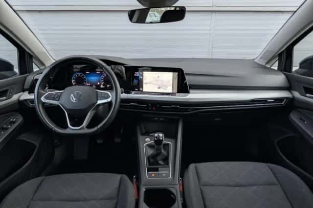 Volkswagen Golf (2023) thumbnail 5