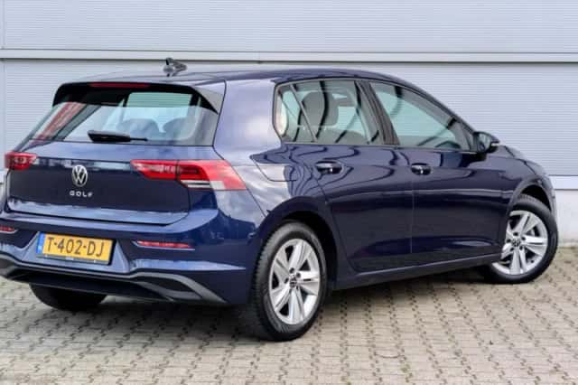 Volkswagen Golf (2023) thumbnail 2