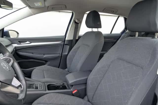 Volkswagen Golf (2023) thumbnail 4