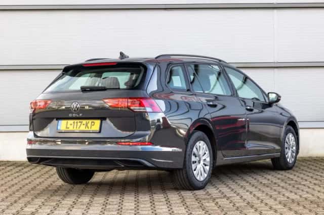 Volkswagen Golf (2021) thumbnail 2