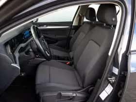 Volkswagen Golf (2021) thumbnail 4