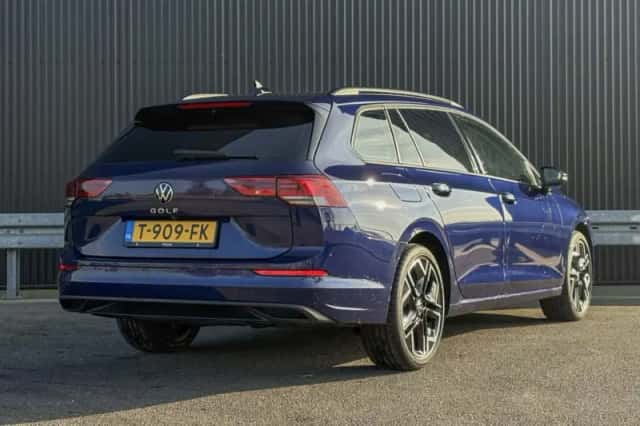 Volkswagen Golf (2023) thumbnail 2