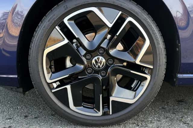 Volkswagen Golf (2023) thumbnail 13