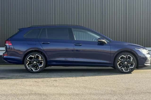 Volkswagen Golf (2023) thumbnail 3