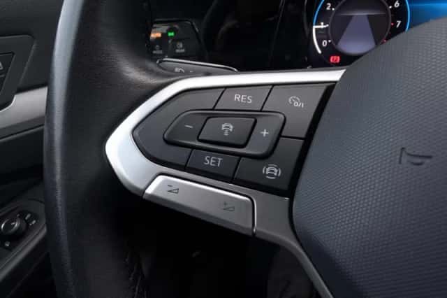 Volkswagen Golf (2023) thumbnail 23