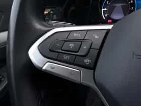 Volkswagen Golf (2023) thumbnail 23