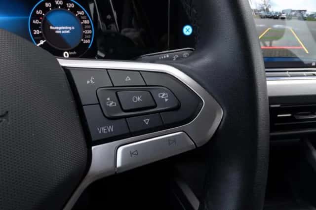 Volkswagen Golf (2023) thumbnail 24