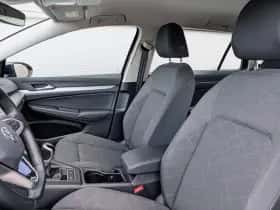 Volkswagen Golf (2023) thumbnail 4