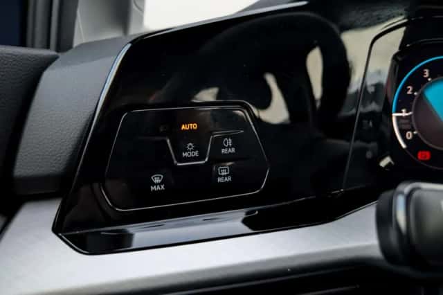 Volkswagen Golf (2023) thumbnail 31