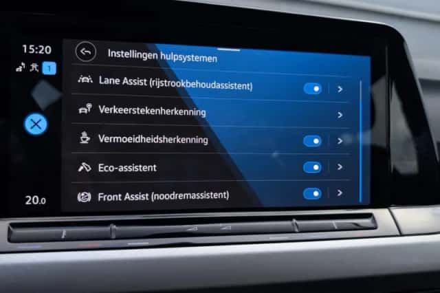 Volkswagen Golf (2023) thumbnail 38