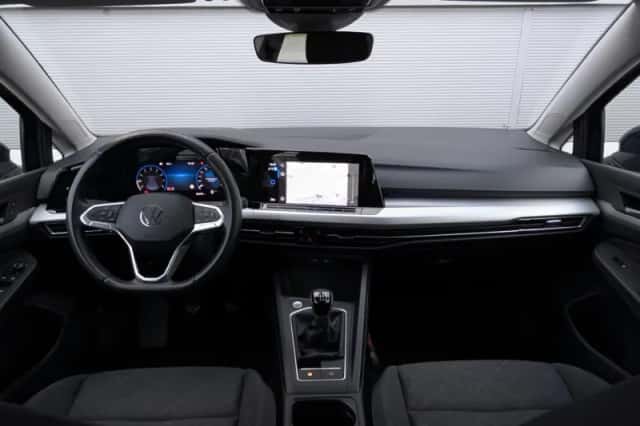 Volkswagen Golf (2023) thumbnail 5
