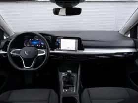 Volkswagen Golf (2023) thumbnail 5