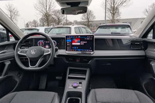 Volkswagen Tiguan (2025) thumbnail 5