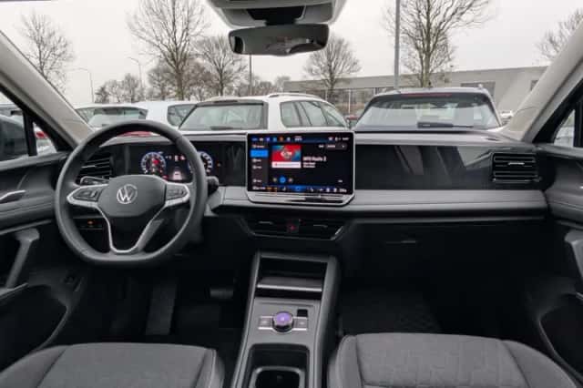Volkswagen Tiguan (2025) thumbnail 6