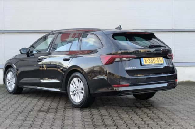 Škoda Octavia (2024) thumbnail 11