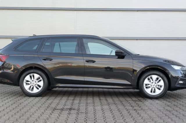 Škoda Octavia (2024) thumbnail 3