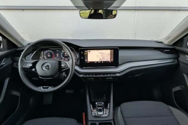 Škoda Octavia (2024) thumbnail 5