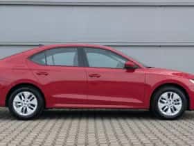 Škoda Octavia (2021) thumbnail 3