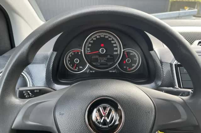 Volkswagen Up! (2018) thumbnail 23