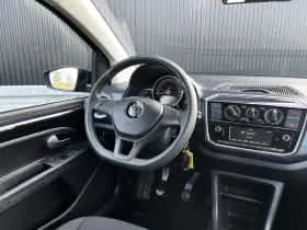 Volkswagen Up! (2018) thumbnail 26