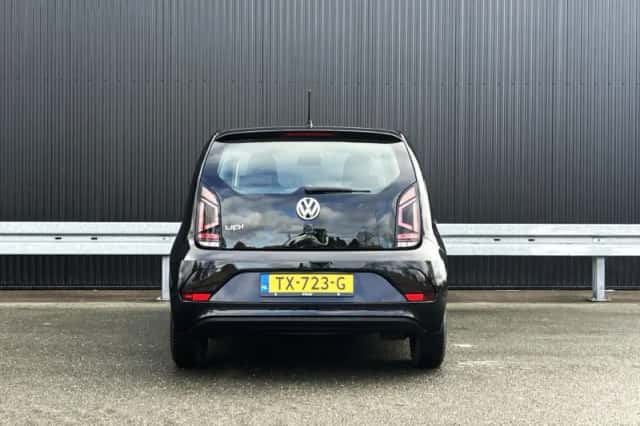 Volkswagen Up! (2018) thumbnail 10