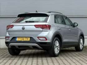 Volkswagen T-Roc (2023) thumbnail 2