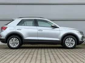 Volkswagen T-Roc (2023) thumbnail 3