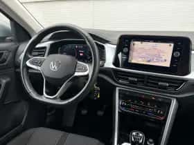 Volkswagen T-Roc (2023) thumbnail 5