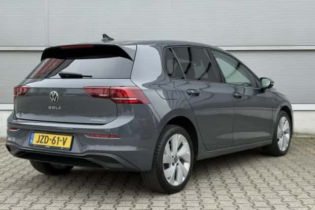 Volkswagen Golf (2025) thumbnail 3