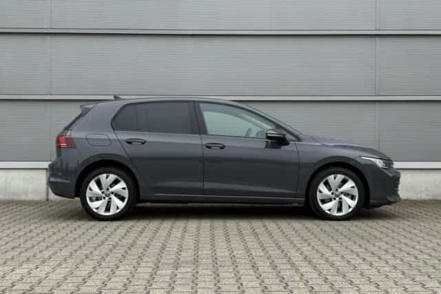 Volkswagen Golf (2025) thumbnail 4
