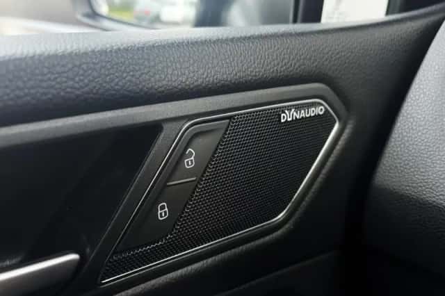 Volkswagen Tiguan (2021) thumbnail 22