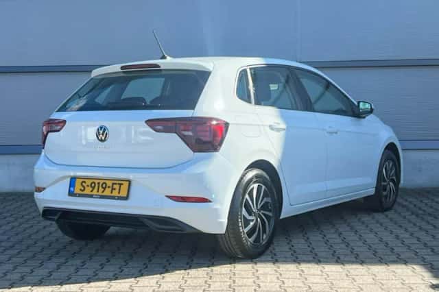 Volkswagen Polo (2023) thumbnail 3