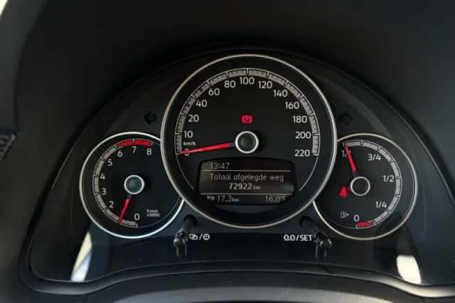 Volkswagen Up! (2020) thumbnail 23