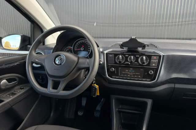 Volkswagen Up! (2020) thumbnail 5