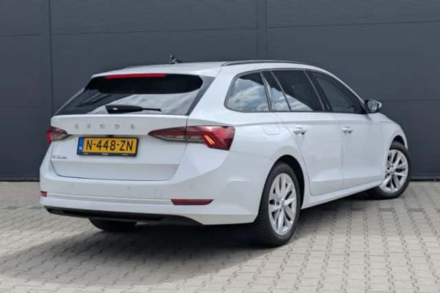 Škoda Octavia (2021) thumbnail 2
