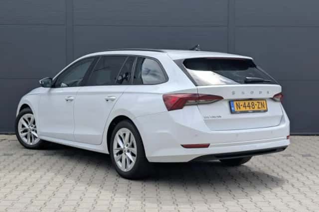 Škoda Octavia (2021) thumbnail 11