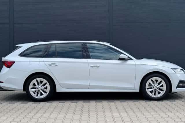 Škoda Octavia (2021) thumbnail 3
