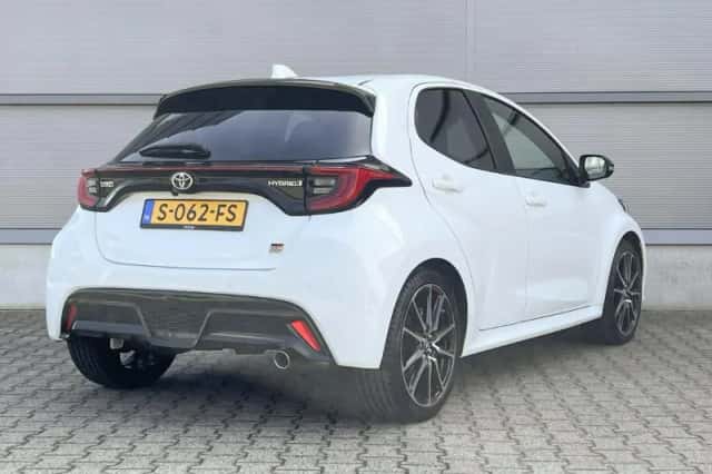 Toyota Yaris (2023) thumbnail 2