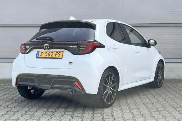 Toyota Yaris (2023) thumbnail 2