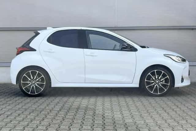 Toyota Yaris (2023) thumbnail 3