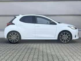Toyota Yaris (2023) thumbnail 3