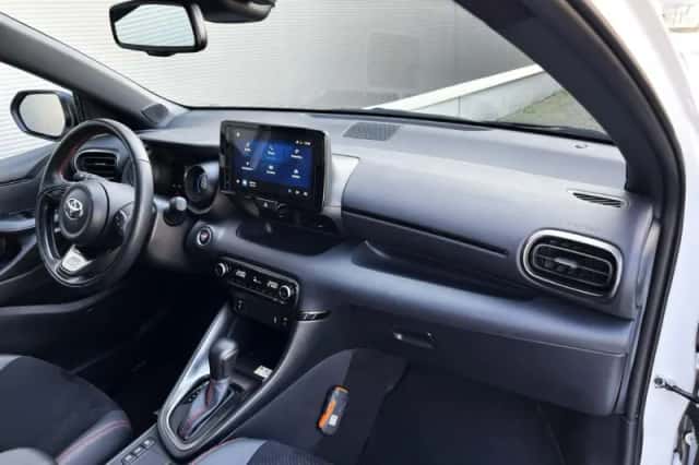 Toyota Yaris (2023) thumbnail 38