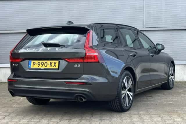 Volvo V60 (2022) thumbnail 2