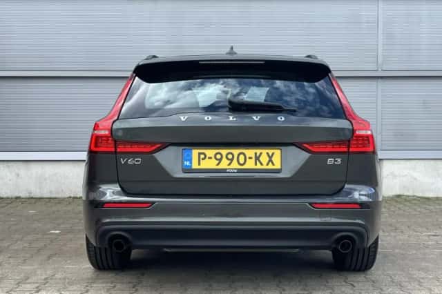 Volvo V60 (2022) thumbnail 11