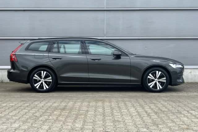 Volvo V60 (2022) thumbnail 3