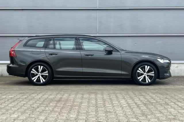 Volvo V60 (2022) thumbnail 3