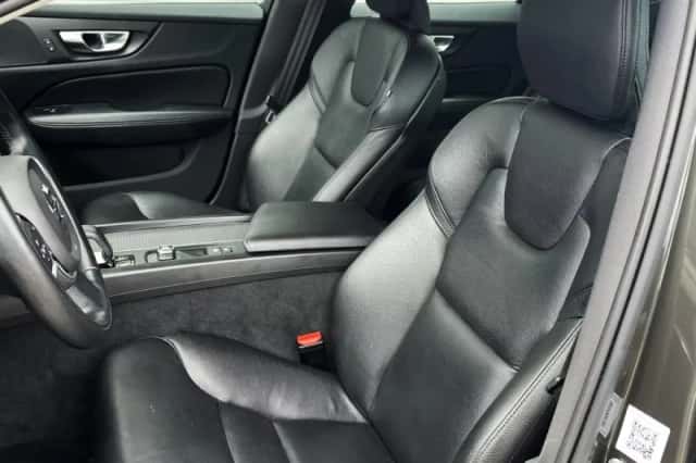 Volvo V60 (2022) thumbnail 4