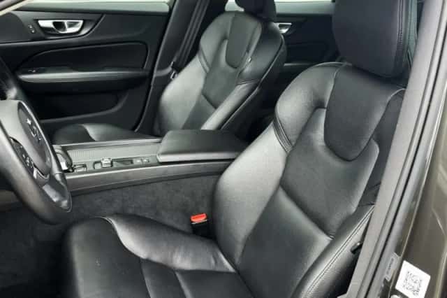 Volvo V60 (2022) thumbnail 4